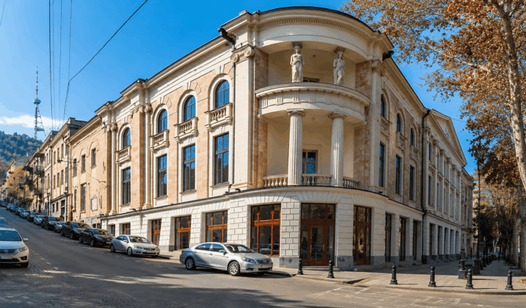 Бывшее Офицерское собрание в Тбилиси